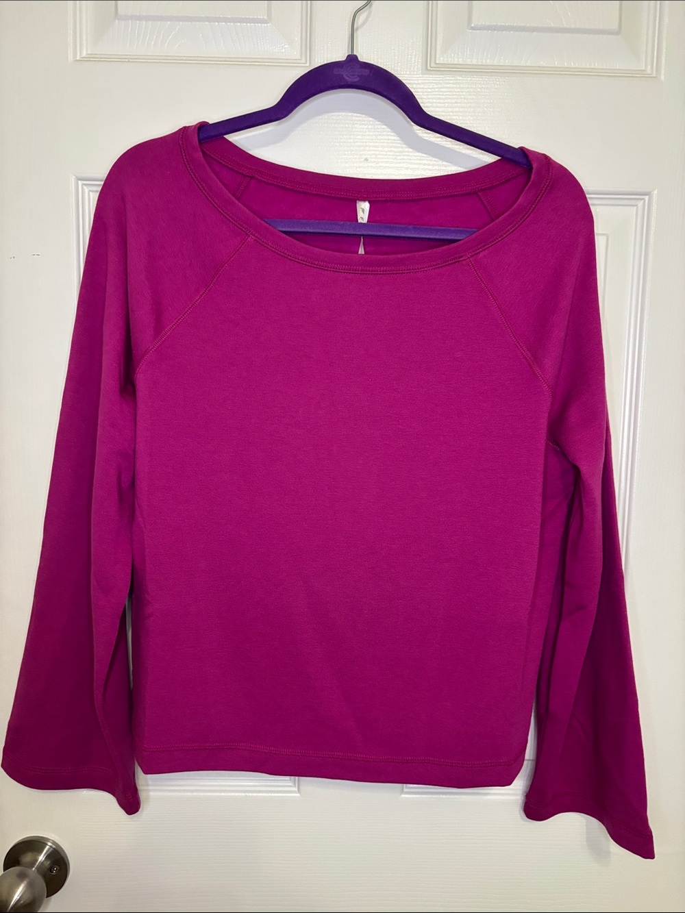 Fabletics Women's Fuchsia Scoop Neck Long Sleeve Top Size XS NWT